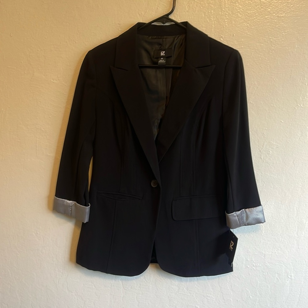 NWT iZ Byer black womens blazer jacket. Size medium. 3/4 sleeve.